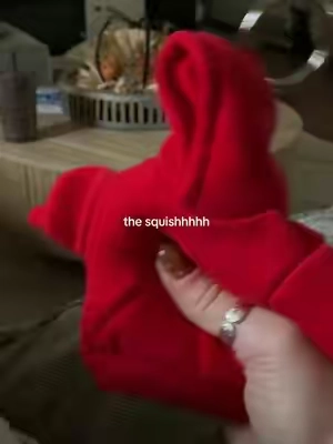 I loveeeee a good keychain squishy but I love it more when it can also be storage 
