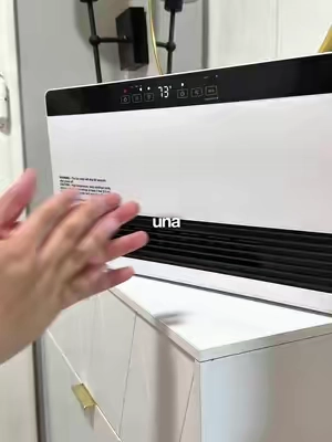Si ya empezaste a sentir frío en casa, este calefactor te puede salvar la temporada 🔥❄️ Puedes usarlo en la pared o moverlo de una habitación a otra, ajustar la temperatura y hasta usarlo como ventilador cuando llegue el calor. #TikTokShop #SpaceHeater #HomeFinds #WinterEssentials #HeatingSolutions 