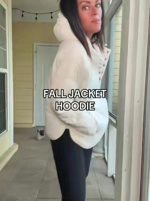 Fall hoodie jacket! Giant front pocket with side pockets as well. Has a hood. Great for outdoor events. Wearing a small (5'3 size 4) #fallcoat #falljacket #hoodie #jacket #sohochic  