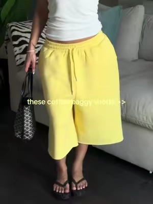obsessed with the fit of these cotton baggy shorts🤍 went 1 size up to a M & they’re perfectly oversized!  #baggyshorts #sweatshorts 
