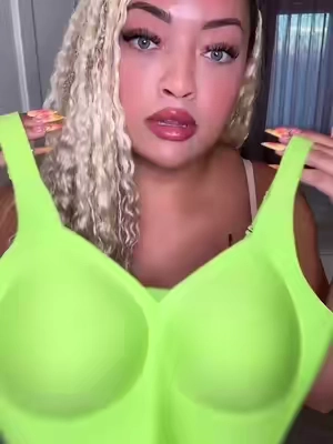 I’m so glad I found this 

#bra #GlowUp #seamlessbra #jellybra #green 