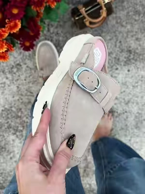 Hey dude sienna clogs are the lazy girl clogs that dress up any outfit 🤎🍂 #heydude #heydudeclogs #heydudesienna #heydudenewarrivals #tiktokshopcreatorpicks 