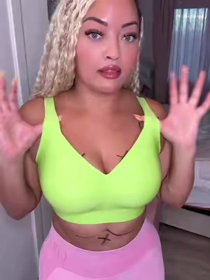 I’m so glad I bought this!

#bra #GlowUp #seamlessbra #jellybra #oeak 