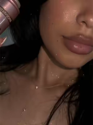 #OneSize #OnTillDawnSettingSpray #GlitterSettingSpray #Makeup 