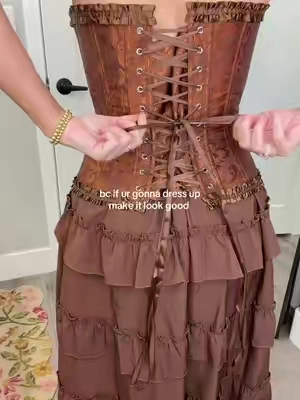 the perfect renaissance corset and costume skirt #renaissance #renaissancefestival #renfaire #renfaireoutfit #renfair