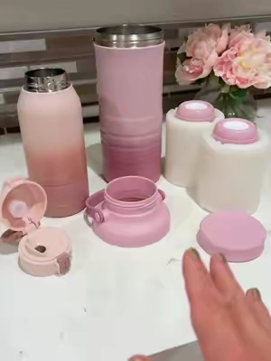 This Momcozy bundle with a portable milk cooler and portable milk warmer is so convenient for pumping moms. The cooler keeps milk cold for around 24 hours and the milk warmer is even amazing for those middle of the night feeds! #portablemilkwarmer #milkcooler #milkwarmer #babyshowergiftideas #pumpingmom 