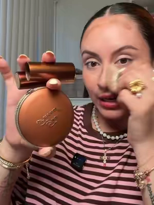 Too faced bronzer duo #toofaced #toofacedbronzer #bronzerstick #bronzer 