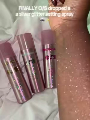 I love a good glitter setting spray 🪩✨ #glittersettingspray #onesizebeauty #makeupaccessories #onesizeglittersettingspray #settingspray 