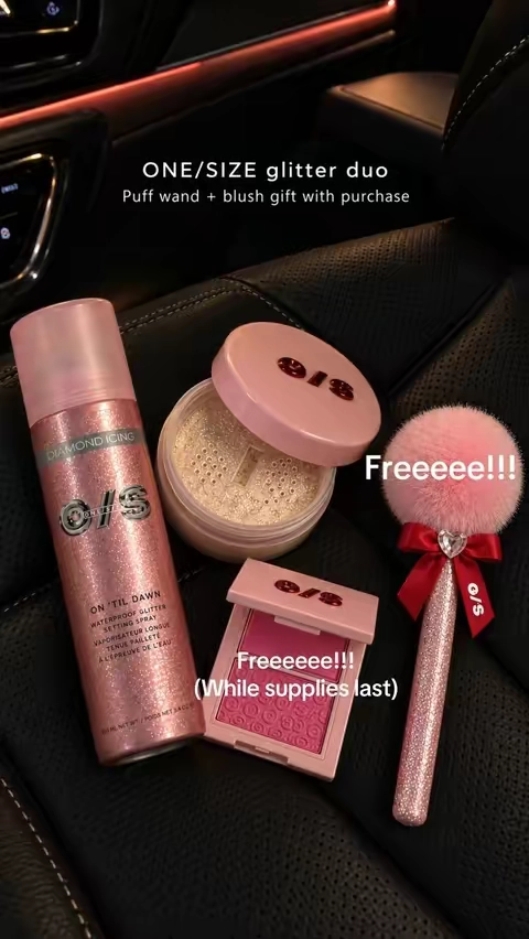One size is up there, limited edition, diamond setting spray with the diamond setting powder! Get your hands on it before it's gone! #onesizebeauty #settingspray #glittersettingspray #settingpowder #holidaygifts 