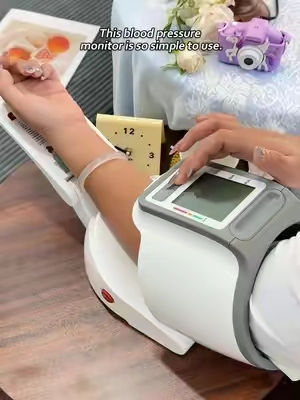 A simple upper-arm blood pressure monitor with one-touch operation and an easy-to-read display.#BloodPressureMonitor #HomeHealth #HealthEssentials #HomeCare #FamilyEssentials 