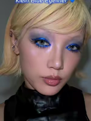Don’t blend in. 🌀💙 #KaleidosEyeliner in Miss Matrix With cool-toned, Klein blue eyeliner, standing out is always the plan! #blueeyeliner #bluemakeup #iridescentmakeup #fairymakeup 