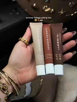 I love fall lippiessss ☕️🍪🍂 @Summer Fridays #lipbalm #summerfridays #fallaesthetic #tiktokshopfalldealsforyou 