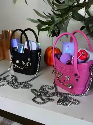 I’m kind of obsessed with this Crocs mini tote—it’s the perfect size when I just want to carry the basics and head out 🤎👜✨ #Crocs #CrocsTote #MiniTote #EverydayBag #CuteBags