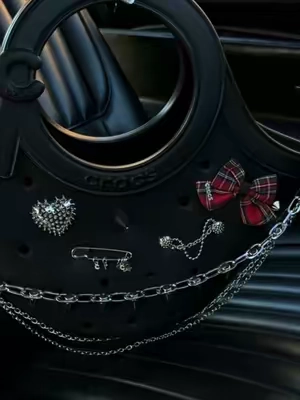 SO ADORABLE 🖤 “Dark Romance” loveeee the silver with our dark outfits 🥰 the long purse chain is not included @Crocs #crocs #darkaesthetic #pursetok #jibbitz #altoutfits 