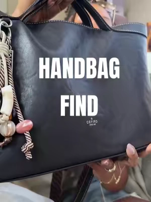 The Cefiro Uluh Tote Bag sold so fast 😩. I can see why though. They gave us two bags for the price of one. #totebag #handbag #tiktokshopfalldealsforyou #purse #pursetok 