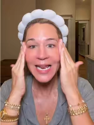 My skin literally craves this @First Aid Beauty ultra repair cream. I lather it on my face morning and night and it has made such a difference in my skin. #skincare #firstaidbeauty #moisturizer #skincareproducts #ultrarepaircream 