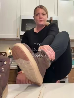 I’m gonna be annoying and say…I’m obsessed 💅 #heydudeboots #heydude #heydudeshoes 