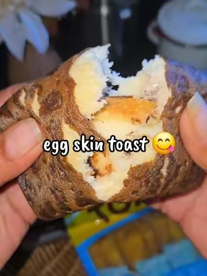 Texture heaven, these little egg toast crepe thingies are a must try. 😋 @Yami. Best of Asia #crepes #pastries #sweettreat #foodietiktok #HolidayTreats 
