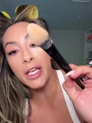 I’VE BEEN SLEEPING ON THIS BRUSH GUYS 😳 ty for the rec @abbey.kline Immediately yes @BK Beauty Brushes @Nikki La Rose 