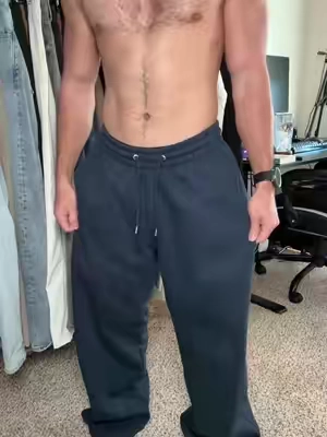 H&M dropped some fire baggy sweatpants for dirt cheap #HMFashion #RelaxedFit #SweatpantsStyle #MensFashionFinds #everydaystyle 