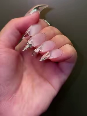 3D cat paws + crystal-clear shine… who could resist? 🐾LW#nailart #catnails #stilettonails #manicure #halloween 