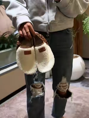 Comfy indoor shoes.#tiktokshopstockup #tiktokshopfalldealsforyou #indoorshoes #comfyslippers #houseslippers 
