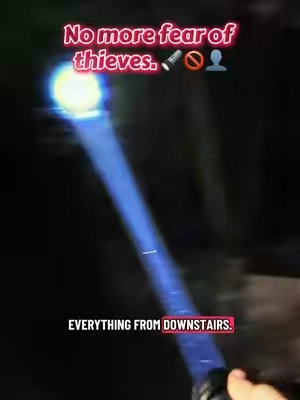 Take it camping, and it lights up the entire campsite. You can easily switch the zoom from a wide floodlight to an ultra-long-range beam. It can even charge your phone when you're off the grid. Sturdy, bright, and truly practical—the ultimate camping companion. 🔦🏕️#tiktokshopstockup#sohochic #flashlight #fyp #outdoorlight    