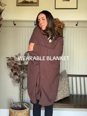 when I tell you I neverrrr wanna take this off 🧸☁️ how perfect would this be as a gift?!  #wearableblanket #sherpaponcho #giftsforher #cozyathome 