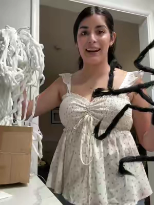 7691189999068319007