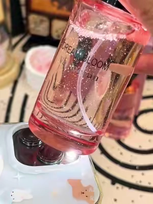 It has a charming taste and is very long-lasting. It is now delivered to your home for free.✨🫣#sohochic #perfumetiktok #fragrance #louisvuitton #perfume 