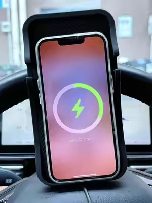 ⚡️🚗Simplemente coloque su teléfono para cargarlo: esta alfombrilla inalámbrica antideslizante se carga automáticamente mientras conduce, ¡sin complicaciones! #carcharger #summerwins #phonecharger#TikTokShopFallDealsForYou#Weeklydeals