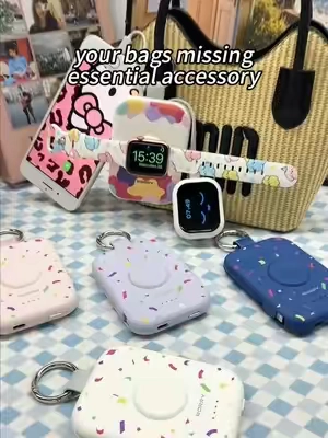 Your handbag’s new must-have portable accessory#BagEssentials #PortableCharger #AccessoriesForWomen #GadgetsParaMujer #ImprescindiblesDeBolso 