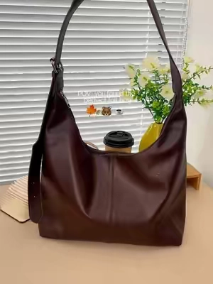 obsessed with this brown bag 👜🍂 #fallfashion #fallpurse #shoulderbag #fallaesthetic #fallbag