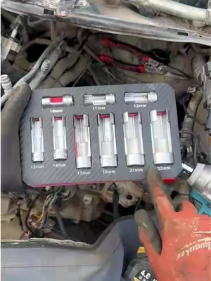 Finalmente, podemos prescindir del oleoducto y utilizar el manguito. #fuellinesocket #fuelrepair #autorepair #toolupgrade #SummerVibes