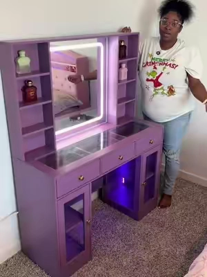 Yeahhh, this birthday gift is hard to beat 😭🎀 #girlsvanity #kidsvanityset #birthdaygiftforgirls #vanitydesk #ledvanity 