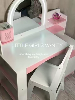 the way she uses it daily for her makeup, nails, & when I do her hair!! The little girl in me is screaminggg 🌸💞💘🌷 #girlmom #christmasgiftsforkids #toddlergirl #vanity #tiktokshopfalldealsforyou 