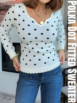 🖤🤍🖤 #fittedtop #vnecksweater #vneck #fallstyleinspo #fashionover40 
