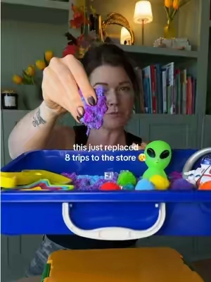 Yeah yeah yeah, messy shmessy. It’s a ✨ contained ✨ mess #sensorybins #sensoryplay #sensorytoys #giftsforkids #toysforkids 