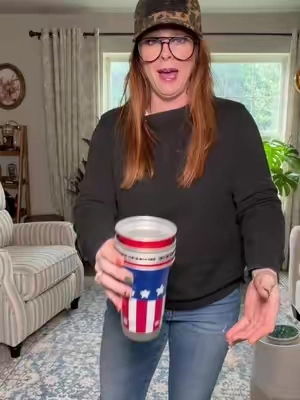 These have become one of those things we just always have in the house now. 😂🙌🏼 Top Cups are lightweight, reusable, and come in so many different designs that somehow everybody ends up claiming their own. Once you start using them, the regular party cups just aren’t as fun anymore. 😂🥤 #TopCup #ReusableCups #AluminumCups #Drinkware #HomeEntertaining