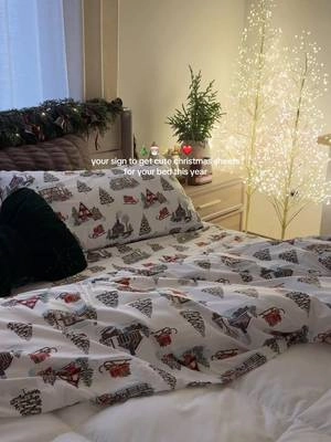 because nothing feels quite like climbing into a cozy christmas bed at the end of the day 🥹🎄✨ #cozylittlechristmas #christmasbedding #christmasdecorating #cozyaesthetic #holidaydecorating 
