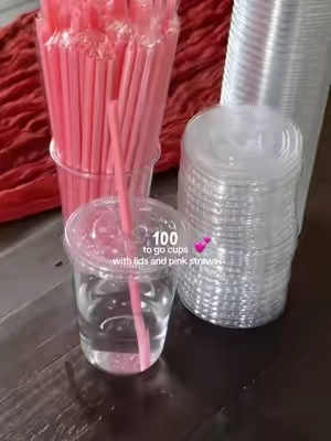 My favorite to go cups!!! Love the straws 💕 @Ryue-Kitchen 