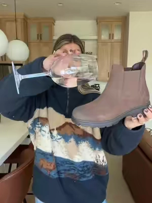 my favorite chelsea boots!! so comfy 🫶🏽