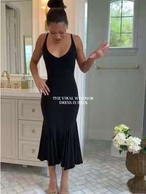 They way I RANNNN to get the other colors because…I mean look 🤩 this is too cuteeee #windsorstore #mididress #semiformaldress #classyoutfit @windsorstore 