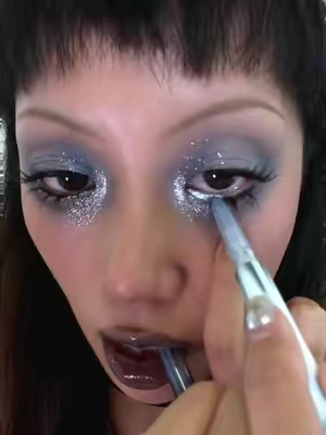 Make your waterline look otherworldly. 🌙 #KaleidosEyeliner in Moon Mechanic A silver eyeliner with a foil finish that makes eyes look instantly brighter!  #chromemakeup #silvereyeliner #metallicmakeup #futuristicmakeup 