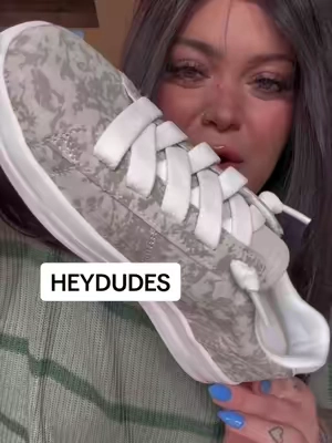 @HeyDude #heydudeshoes #sneakers #widefootfriendly #falldealsforyou #womensshoes 