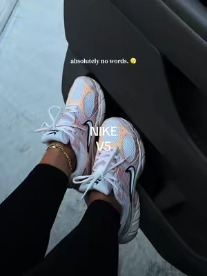 Absolutely no words 😮‍💨 the color combo on these Nike V5 RNRs is SO good. The prettiest everyday sneaker for jeans, leggings, literally everything 🤍 #sneakers #walkingshoes #womensshoes #nikeshoes    #comfortableshoes @Tillys 