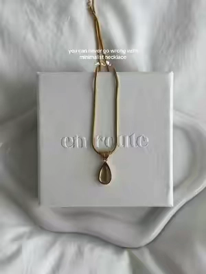 i'm so into teardrop necklaces 💧✨#teardropnecklace #daintyjewelry #everydayjewelry #jewelryaesthetic #tiktokshopfinds 