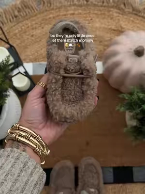 These toddler slippers from HeyDude are so cozy and cute #heydude #toddlerslippers #toddlermom #toddler #mommyandme @HeyDude 