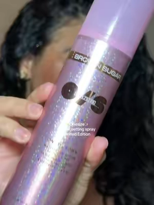 Quien dijo brilla! @ONE SIZE BEAUTY  #glittermakeup #onesizesettingspray #onesize #settingspray #navidad 