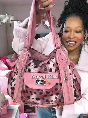 Better than expected🎀🐆 #anglekiss #shoulderbag #crossbodybag #laptopbag #hobobag 